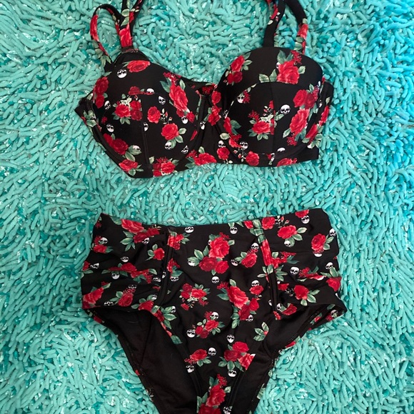 Hot topic bathing suite - Picture 1 of 1